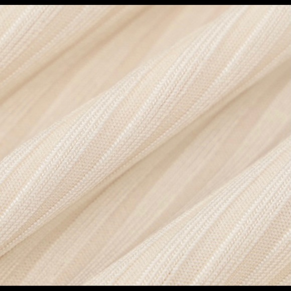 Backless croptop with high waisted leggings - Picture 7 of 7